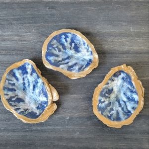 Set of 3 oyster shell decor accents